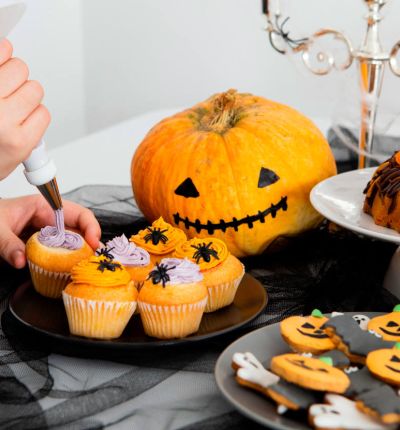 Jesienna tarta z gruszką i cynamonem 3 Halloweenowe dekoracje na cieście